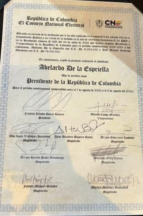 Abelardo de la Espriella y José Manuel Restrepo reciben sus credenciales como presidente y vicepresidente electos de Colombia